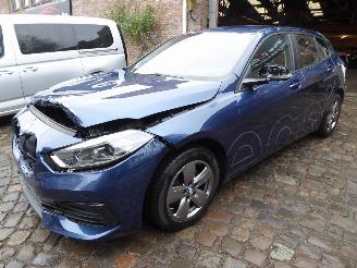 krockskadad bil auto BMW 1-serie 116 d Advantage 2023/3
