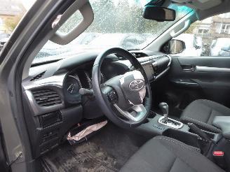 Toyota Hilux Double Cab 4x4 picture 13