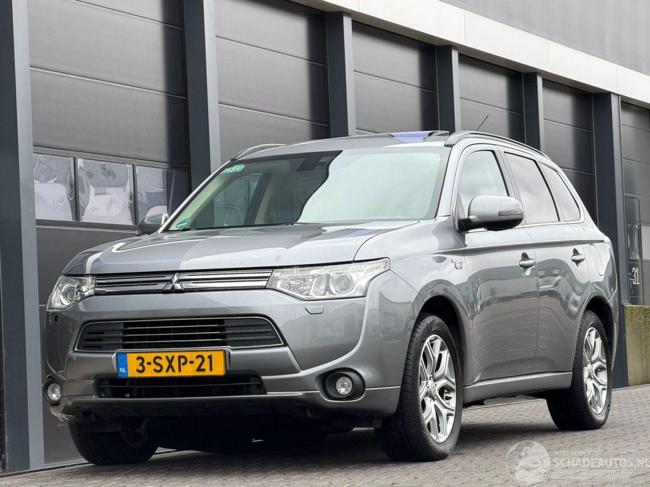 Mitsubishi Outlander 2.0 PHEV Instyle+ Dak Camera Leer