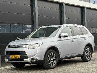 skadebil auto Mitsubishi Outlander 2.0 PHEV Camera Navi Clima PDC 2015/7