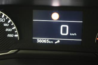 Peugeot 208  picture 10