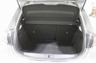 Peugeot 208  picture 14