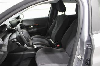 Peugeot 208  picture 8