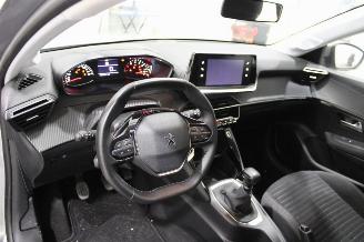 Peugeot 208  picture 7