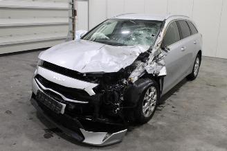 krockskadad bil auto Kia Cee d cee'd 2023/4