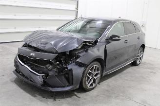 krockskadad bil auto Kia Cee d cee'd 2019/3