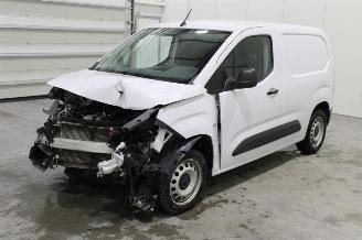 krockskadad bil auto Peugeot Partner  2024/2