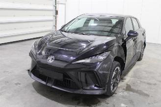 krockskadad bil auto MG MG4  2023/10