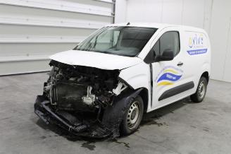 krockskadad bil auto Peugeot Partner  2022/9