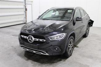 skadebil auto Mercedes GLA 200 2021/4