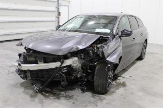 krockskadad bil auto Peugeot 308  2023/4