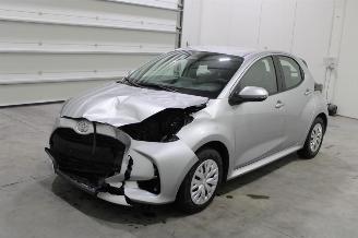 damaged passenger cars Toyota Yaris  2024/8