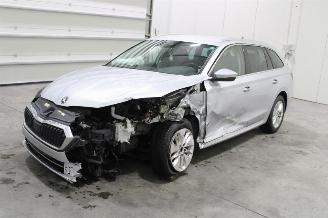 damaged passenger cars Skoda Octavia  2022/9