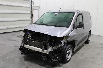 krockskadad bil auto Peugeot Partner  2023/11