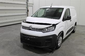 Vaurioauto  passenger cars Citroën Berlingo  2021/9
