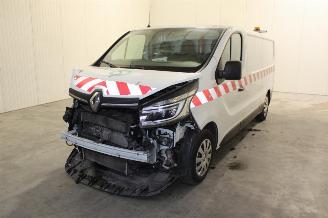 Vaurioauto  passenger cars Renault Trafic  2021/10