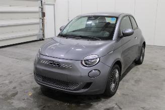 Vaurioauto  passenger cars Fiat 500  2022/8