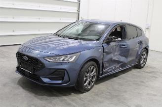 damaged passenger cars Ford Focus  2023/9