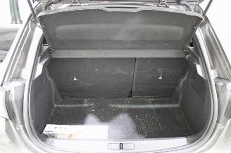 Peugeot 208  picture 17