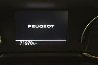 Peugeot 208  picture 13
