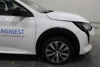 Peugeot 208  picture 7