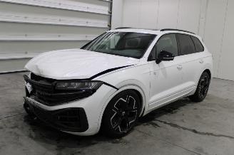 damaged passenger cars Volkswagen Touareg  2024/6