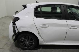 Peugeot 208  picture 7