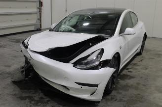 Damaged car Tesla Model 3  2020/3