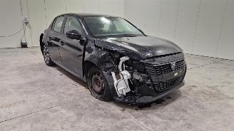 Peugeot 208  picture 2