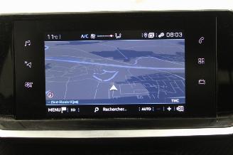 Peugeot 208  picture 14