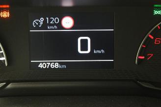 Peugeot 208  picture 13