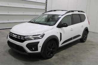 krockskadad bil auto Dacia Jogger  2023/9