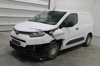 krockskadad bil auto Toyota ProAce CITY 2023/8