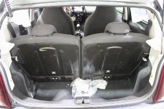 Peugeot 108  picture 18