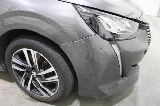 Peugeot 208  picture 7