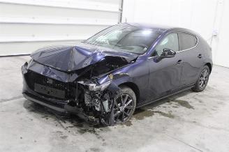 damaged passenger cars Mazda 3  2024/7