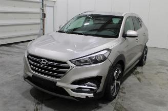 damaged passenger cars Hyundai Tucson  2018/7