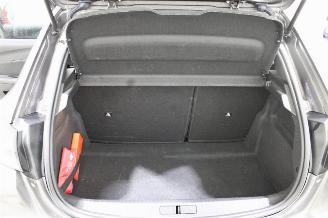 Peugeot 208  picture 18