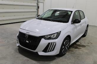 skadebil auto Peugeot 208  2025/11