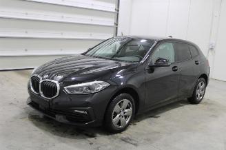 damaged passenger cars BMW 1-serie 118 2023/2