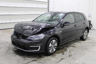damaged passenger cars Volkswagen Golf  2019/7