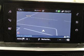 Peugeot 208  picture 13