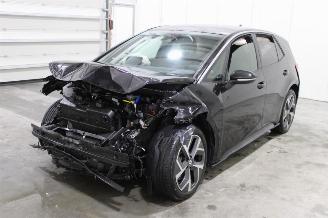 damaged passenger cars Volkswagen ID.3  2024/6