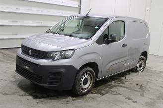 krockskadad bil auto Peugeot Partner 2021/4