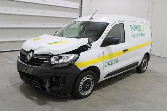 krockskadad bil auto Renault Express  2024/1