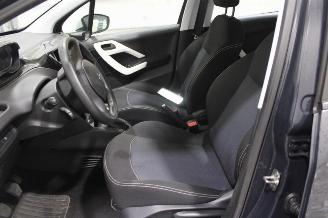 Peugeot 208  picture 10