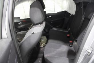 Peugeot 208  picture 10