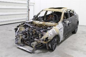 Vrakbiler auto Maserati Levante  2021/12