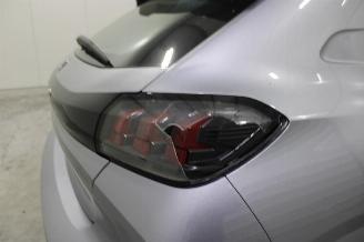 Peugeot 208  picture 8