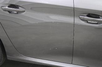 Peugeot 208  picture 8